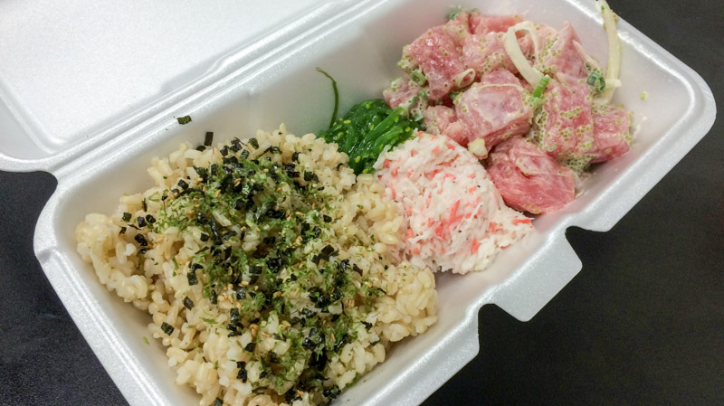 Ahi tuna with brown rice and seaweed salad
